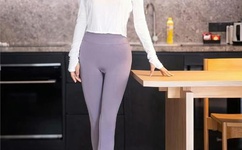 美女100露胸无遮挡照片